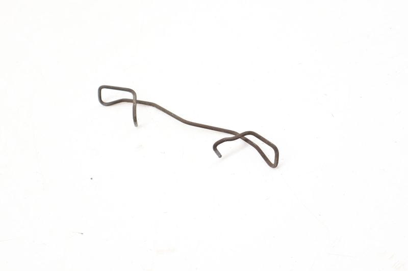 Brake Retaining Spring 8V0615269 — Used (SKU 689863)