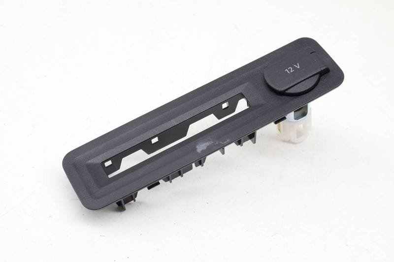 USB-C / Power Outlet Trim 3CM858335 — Used (SKU 733729)