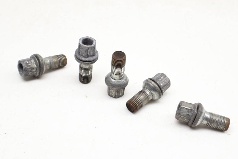 Wheel Lug Bolt / Nut Set (5) WHT002438 — Used (SKU 733919)