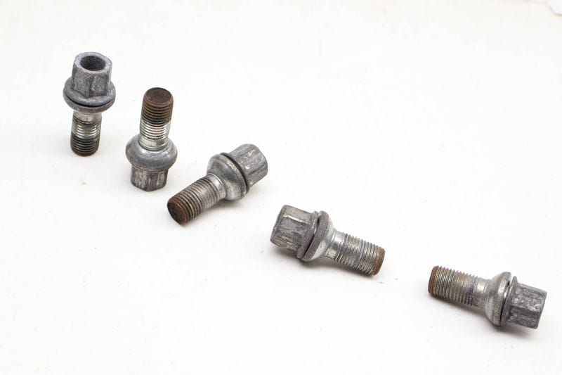 Wheel Lug Bolt / Nut Set (5) WHT002438 — Used (SKU 733920)