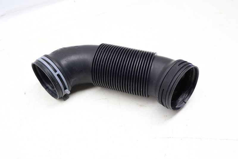 Engine Air Intake Hose / Duct / Tube 5C0129684B — Used (SKU 690456)
