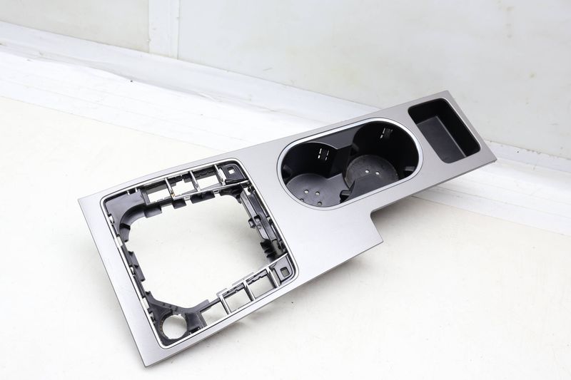 Center Console Trim / Cup Holder 561864263AA — Used (SKU 690313)