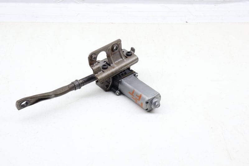 Front Tilt Seat Motor w/ Transmission 561882390 — Used (SKU 690327)