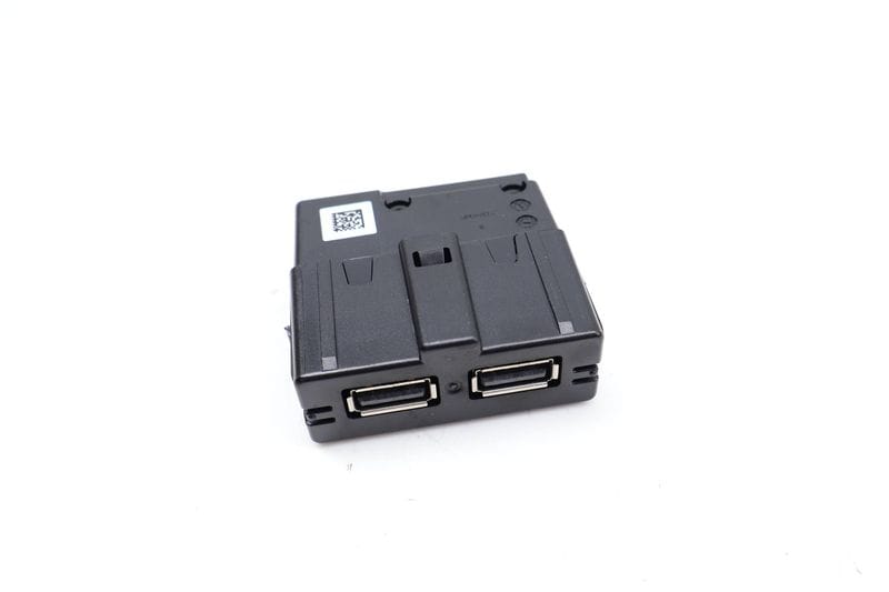 Center Console Dual USB Port / Module 5Q0035726L — Used (SKU 690123)