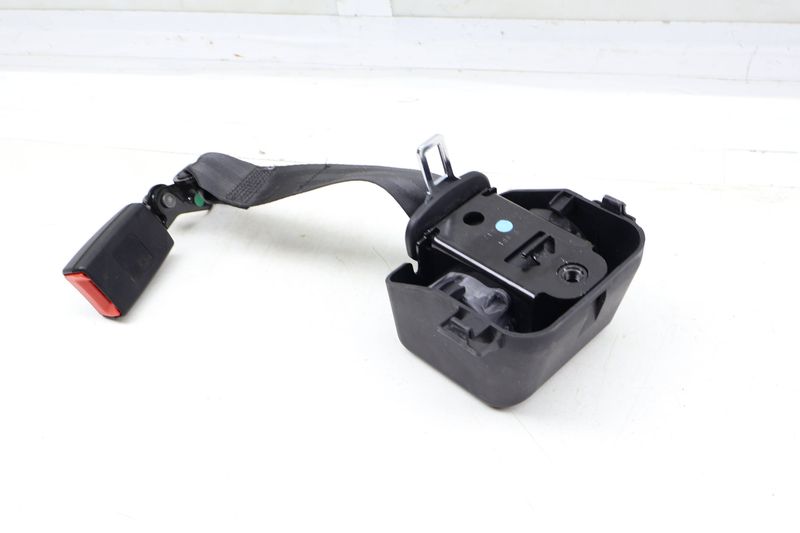 Center Seat Belt Retractor 561857807 — Used (SKU 690254)