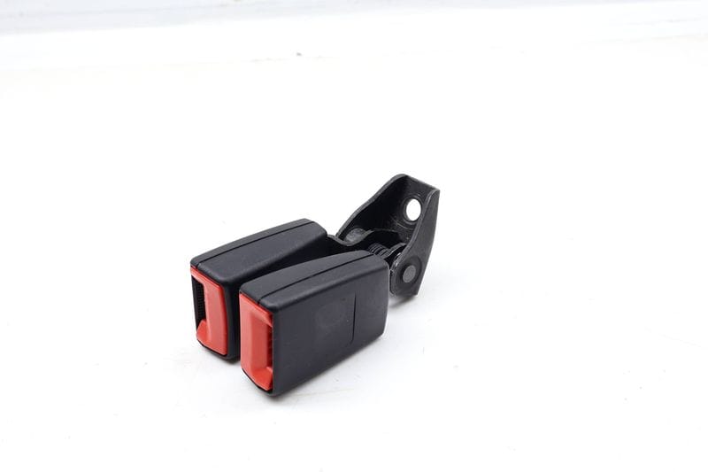 Seat Belt Buckle / Receiver (DOUBLE) 561857739 — Used (SKU 690251)