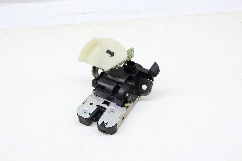 Trunk Latch / Lock 561827505C — Used (SKU 690255)