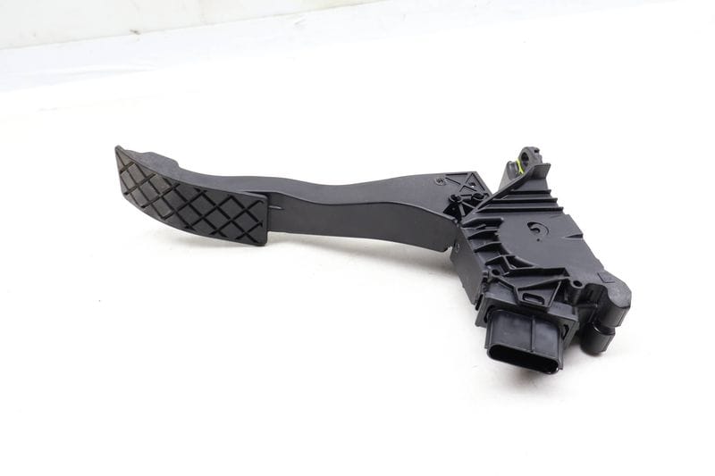 Gas Pedal / Accelerator Module 5QN723503 — Used (SKU 640313)