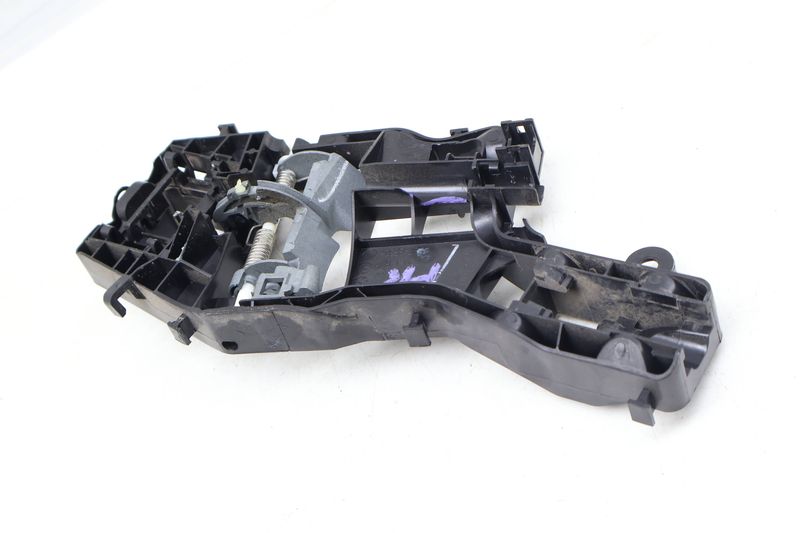 Volkswagen Tiguan Exterior Door Handle Bracket 5NN837812C