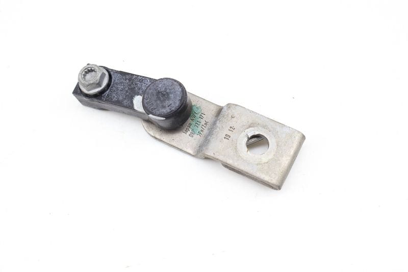 Transmission Mount Bracket / Lever 09P321171 — Used (SKU 625805)