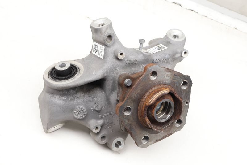 Spindle Knuckle w/ Wheel Bearing 8W0505432Q — Used (SKU 610962)