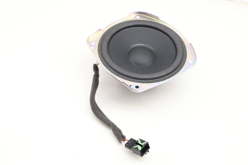 Subwoofer / Bass Box Speaker 83A035382 — Used (SKU 620081)