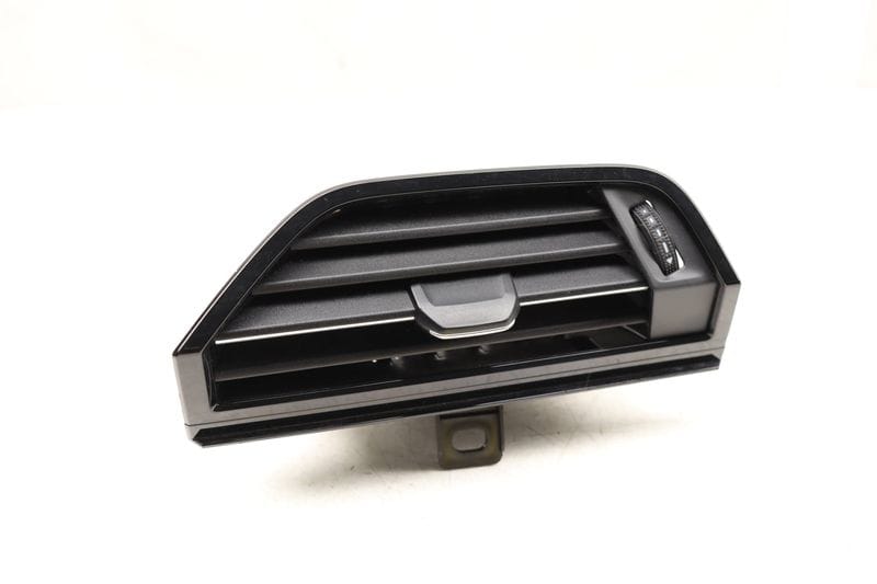 Dash Air Vent 83B820902 — Used (SKU 534688)