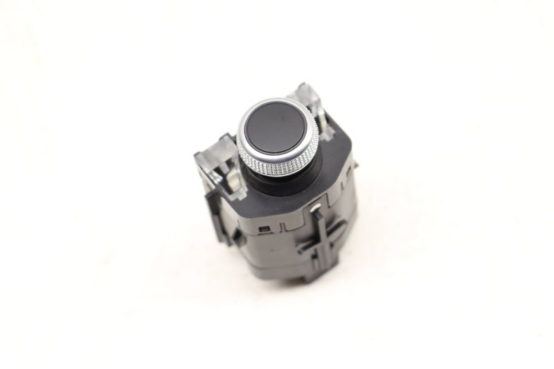 Volume Control Switch / Button 83B919600B — Used (SKU 534802)