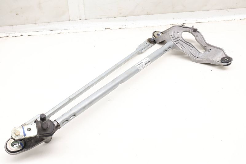 Windshield Wiper Transmission / Bracket 83B955023A — Used (SKU 620126)