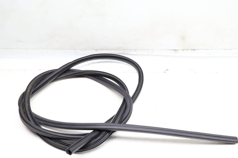 Inner Sun Roof Seal / Weather Stripping 3G9877439 — Used (SKU 655612)