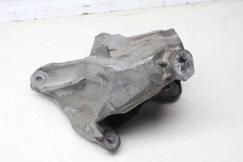 Engine / Motor Mount Bracket 80A199307D — Used (SKU 670487)