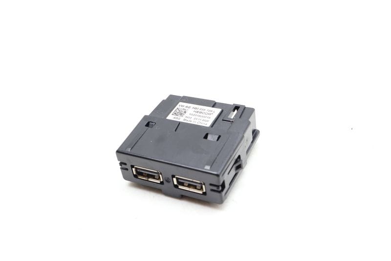 Center Console Dual USB Port / Module 5Q0035726L — Used (SKU 655391)