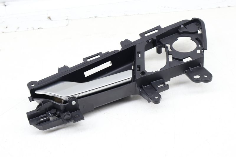 Interior Door Handle / Release 80A839019 — Used (SKU 670354)