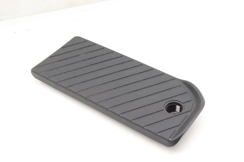 Dead Pedal / Foot Rest Cover 4M1864777A — Used (SKU 587265)