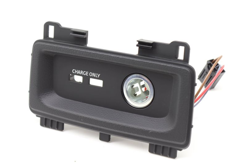Center Console Power Outlet / Trim 8W0863324A — Used (SKU 568798)