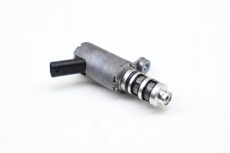 Engine Oil Pump Solenoid Valve 06M115393D — Used (SKU 676541)