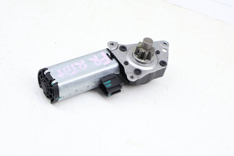 Rear Tilt / Height Adjustment Seat Motor 3QF959112A — Used (SKU 676429)