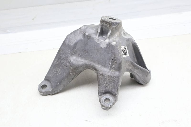 Engine / Motor Mount Bracket 8W0199307Q — Used (SKU 676853)