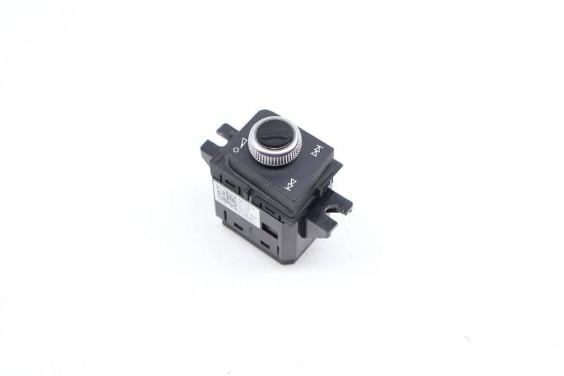 Media Power / Volume Switch Knob 80B919616A — Used (SKU 676387)