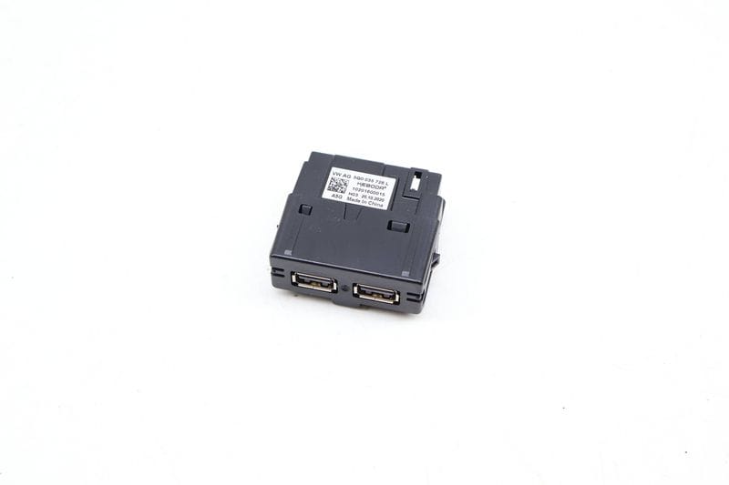 Center Console Dual USB Port / Module 5Q0035726L — Used (SKU 676386)