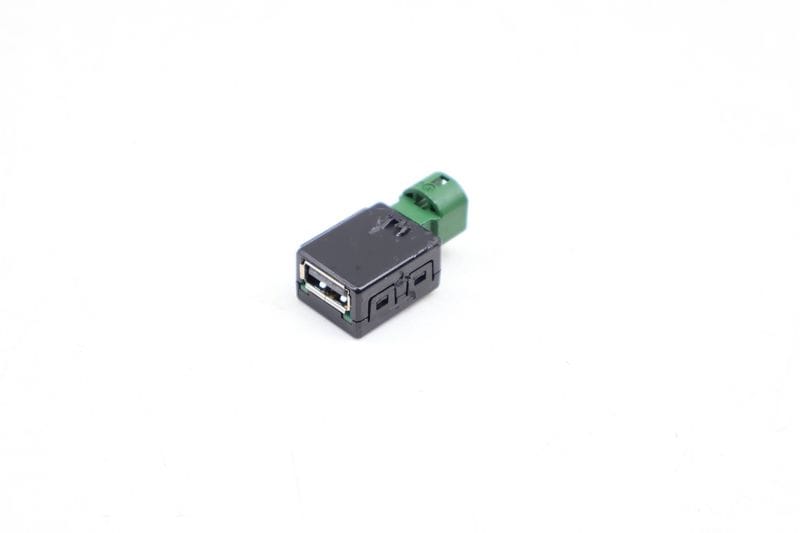 USB Port / Connector 5Q0035726 — Used (SKU 676390)