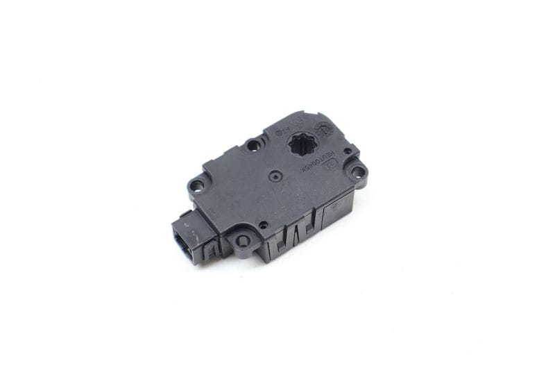 HVAC Flap / Servo Air Motor / Actuator 4M0820511A — Used (SKU 701003)