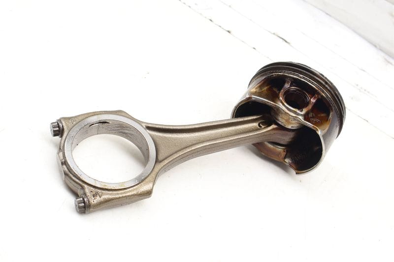 Piston w/ Connecting Rod 0P2107065 — Used (SKU 701225)