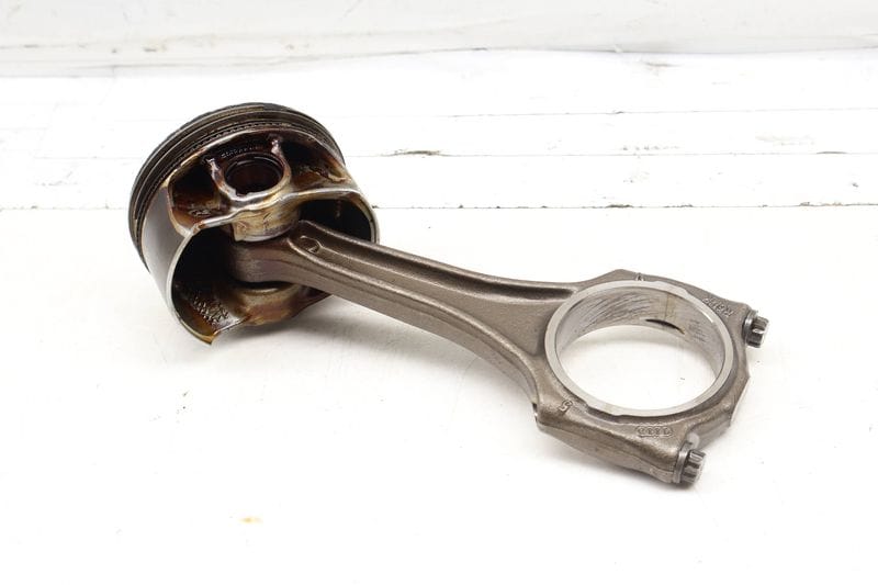 Piston w/ Connecting Rod 0P2107065 — Used (SKU 701226)