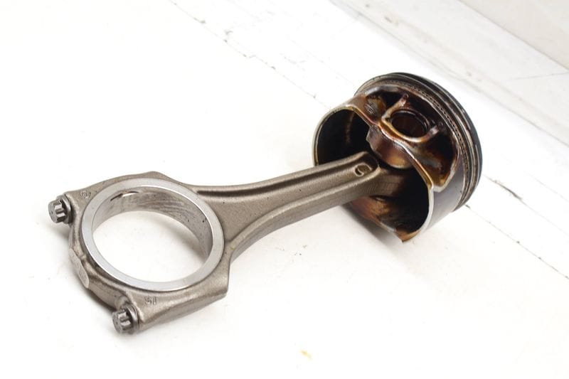 Piston w/ Connecting Rod 0P2107065 — Used (SKU 701228)