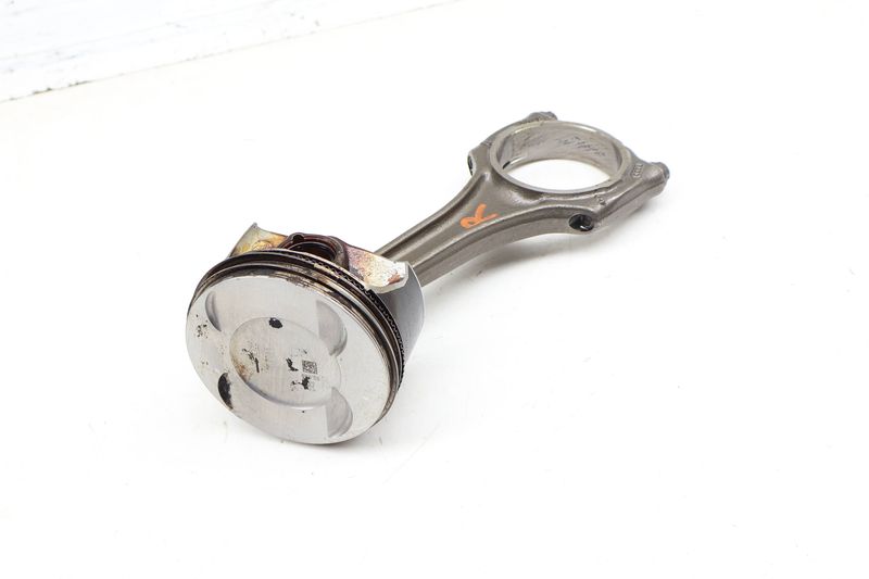 Piston w/ Connecting Rod 0P2107066 — Used (SKU 701231)