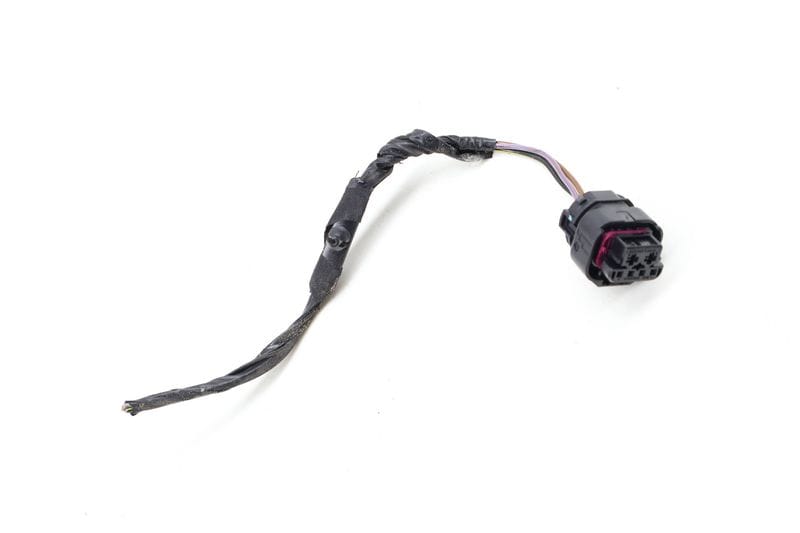 Outer Tail Light / Lamp Wiring Connector / Pigtail — Used (SKU 624761)
