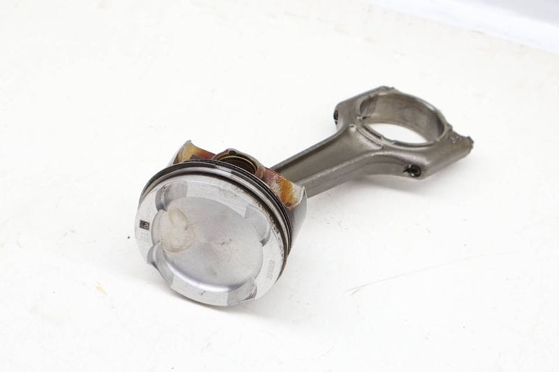 Piston w/ Connecting Rod 11258678934 — Used (SKU 625028)