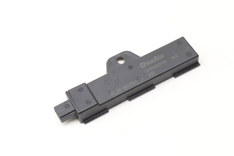Kessy / Keyless Entry Antenna 65206832065 — Used (SKU 576986)