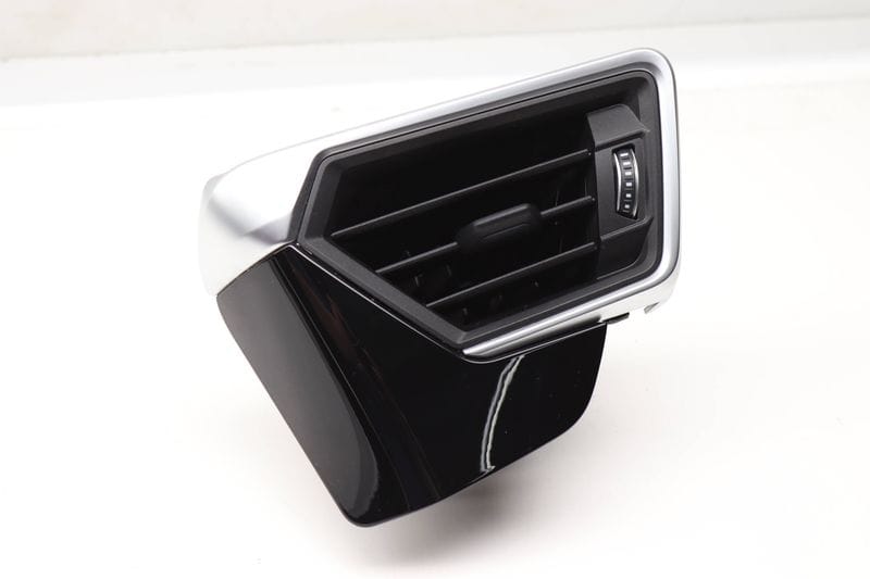 Dash Air Vent 64226848617 — Used (SKU 577159)