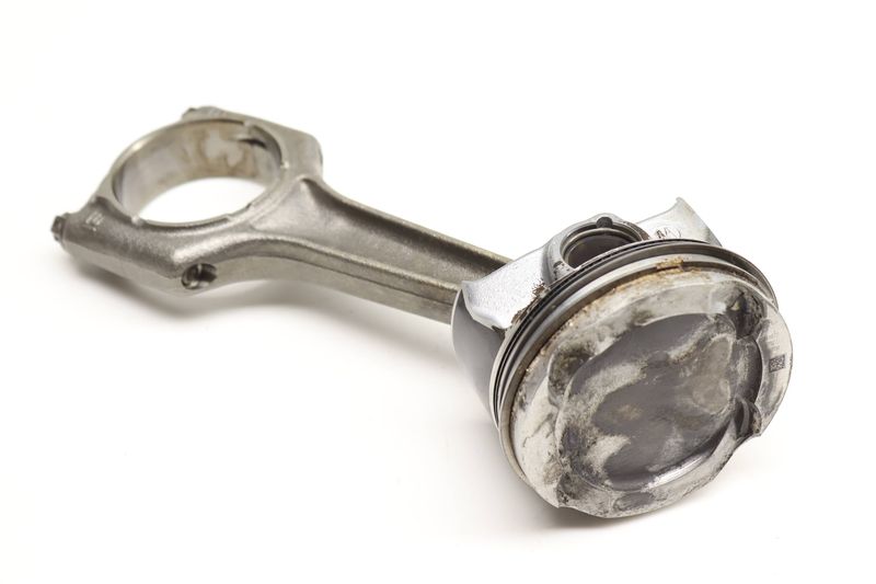 Piston w/ Connecting Rod 11258678934 — Used (SKU 577380)