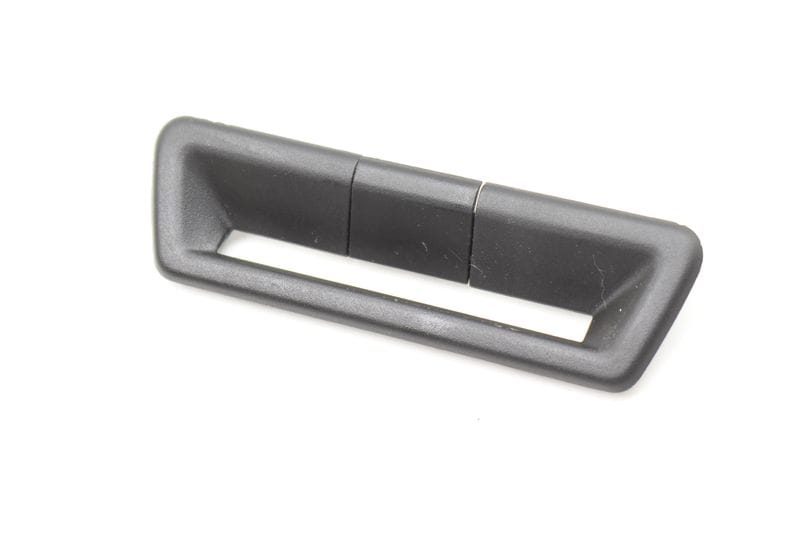Center Seat Belt Outlet Cover 51477433236 — Used (SKU 577028)
