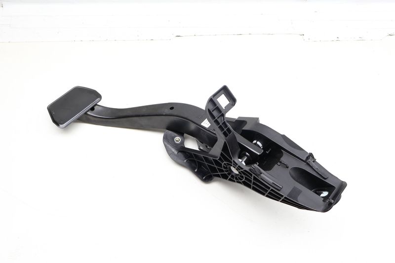 Brake Pedal Assembly 35006874281 — Used (SKU 727971)