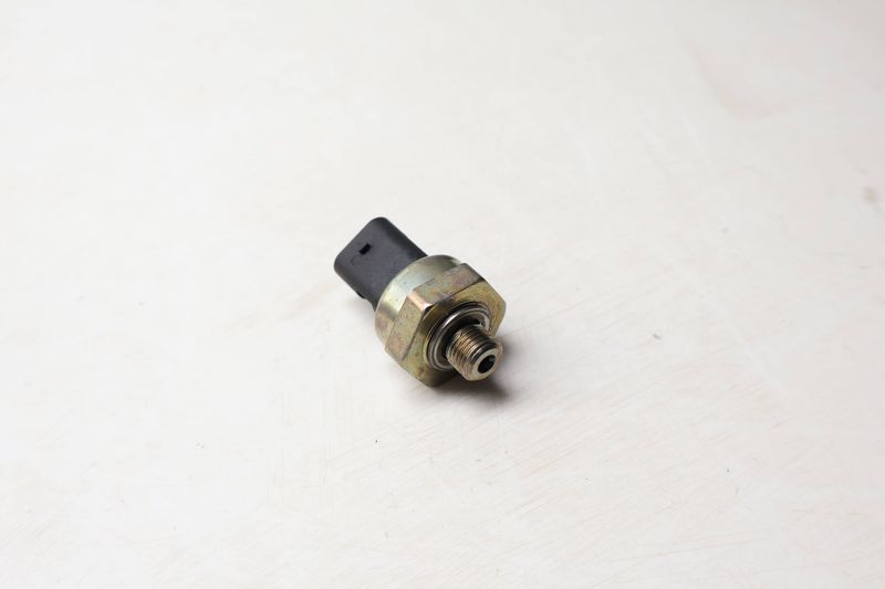 Engine Oil Pressure Sensor / Switch 12618647488 — Used (SKU 727703)