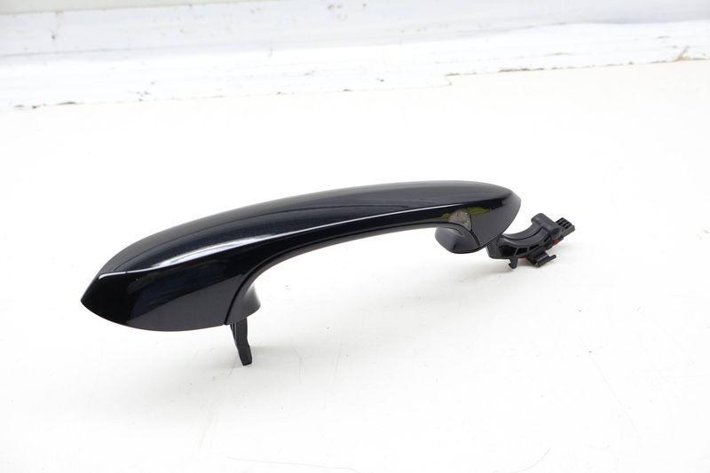 Exterior Door Handle w/ Comfort Access 51218492018 — Used (SKU 727912)