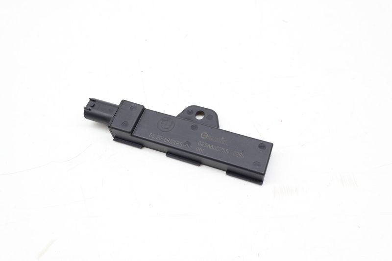 Kessy / Keyless Entry Antenna (OUTER) 65206832066 — Used (SKU 727641)