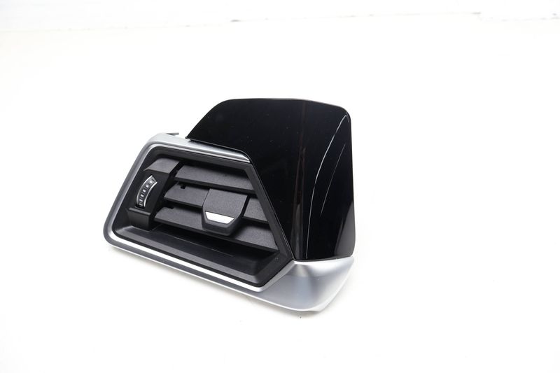 Dash Air Vent 64226848617 — Used (SKU 727796)