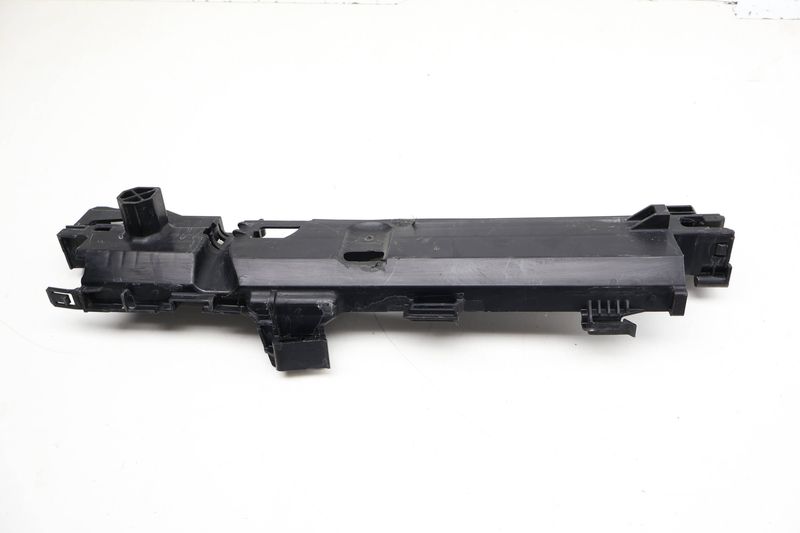 Lower Radiator Support Mounting Bracket 17118666838 — Used (SKU 727863)