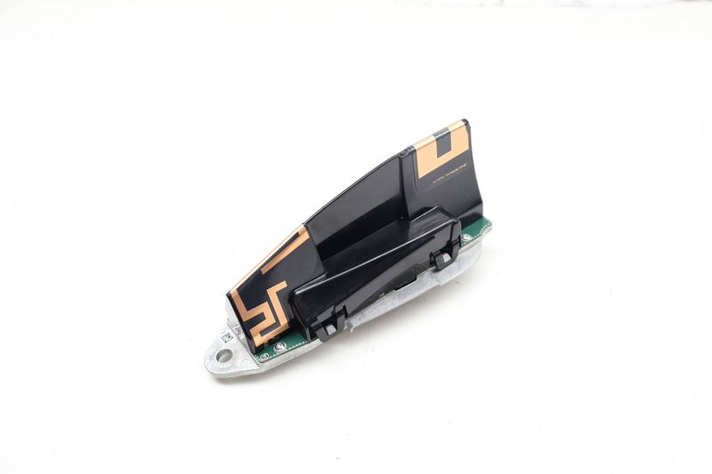 Shark Fin / Roof Antenna 65206826327 — Used (SKU 727902)