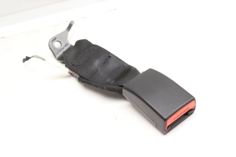Center Seat Buckle / Receiver 72117412785 — Used (SKU 600337)